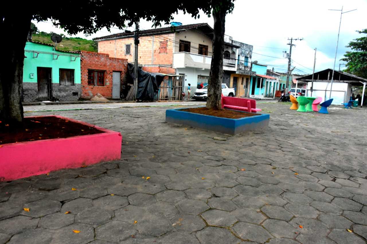 Camacã: Nova praça construída em Leoventura chama atenção dos moradores
